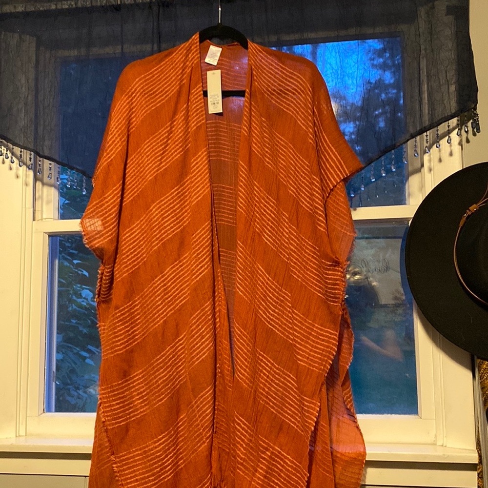 Very cute Kimono one size fits all! From Francesca’s - Picture 1 of 5